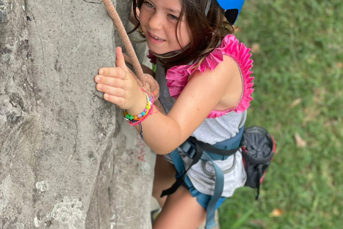 Escalada en pared de roca volcánica en Boquete